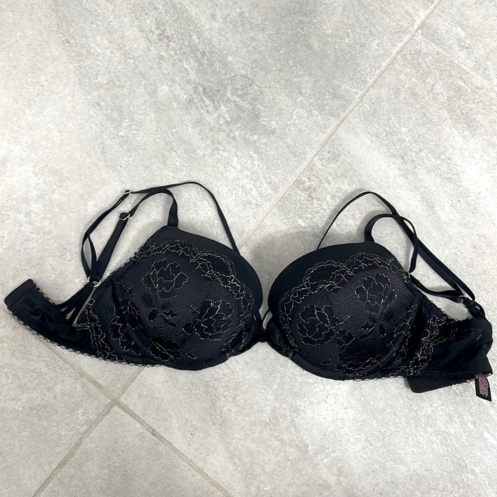 Victoria’s Secret Very Sexy Push up 32DD bra black gorgeous double strap